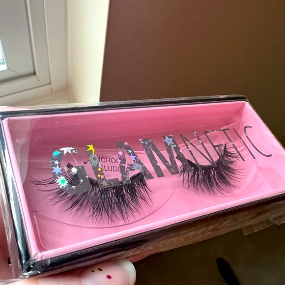 NEW Glamnetic Lashes in Birthday Bish - Picture 1 of 3